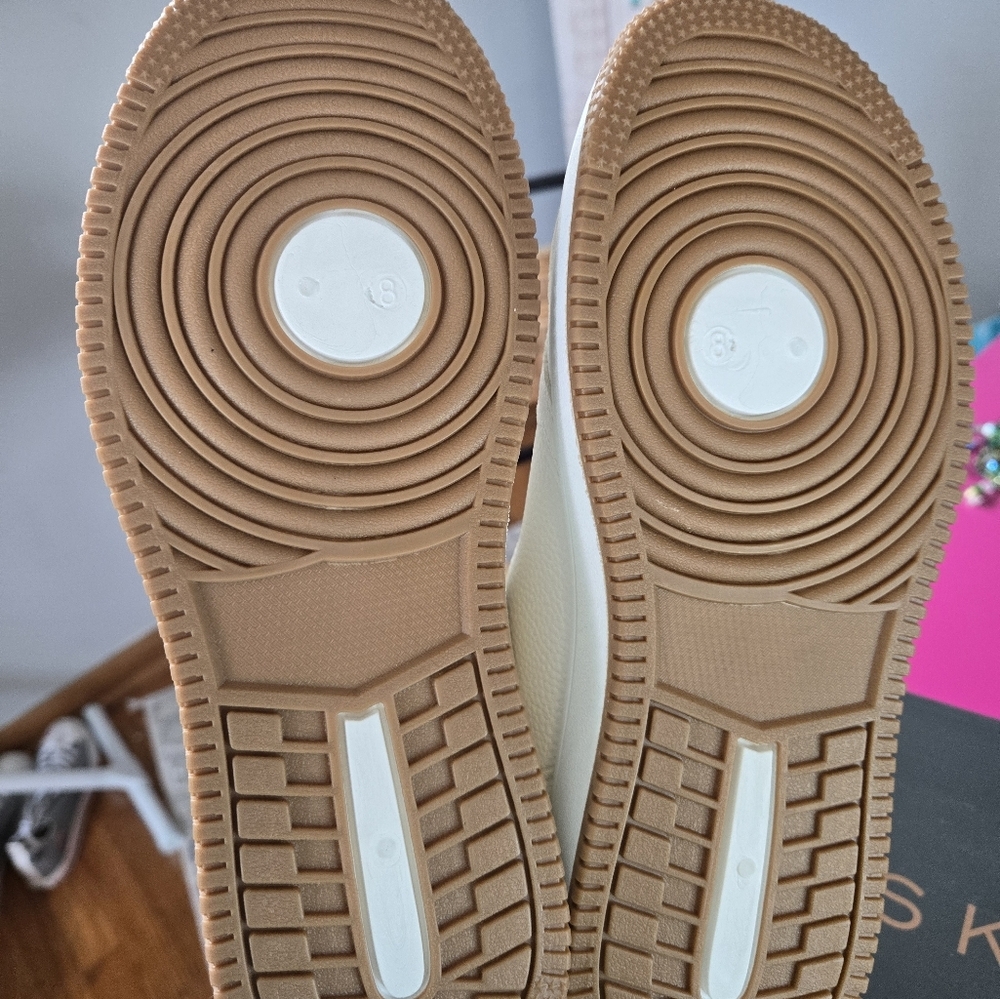 NIB, Danskin Stylish White Sneakers Size 8 - Picture 5 of 8